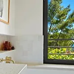 Villa Vinaigrier -where Nature Finds